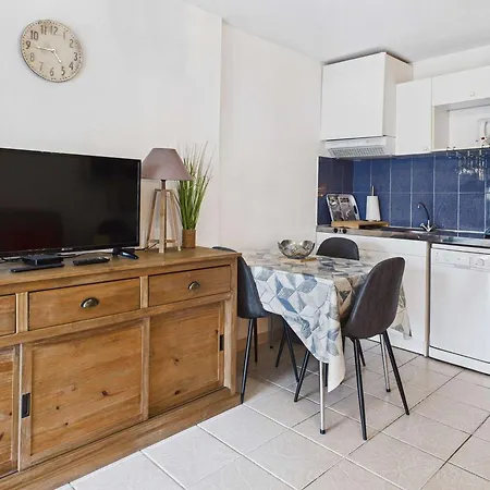 Apartment Avec Terrasse Et Parking Prive A Marseillan-plage - Fr-1-326-852 *